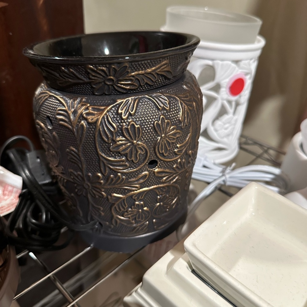 Scentsy Bronze Floral Warmer